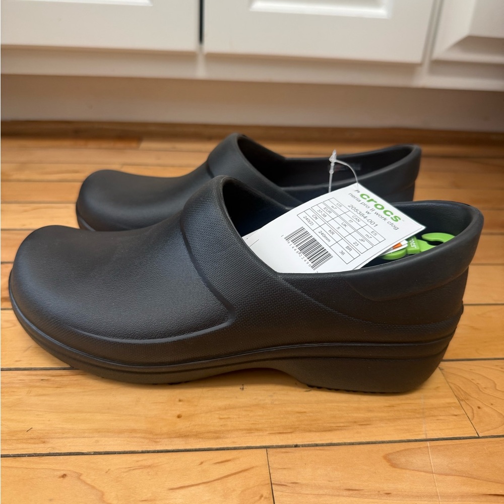 NWT Crocs Neria Pro II Black Slip Resistant  Comfort Work Clogs Size Womens 7